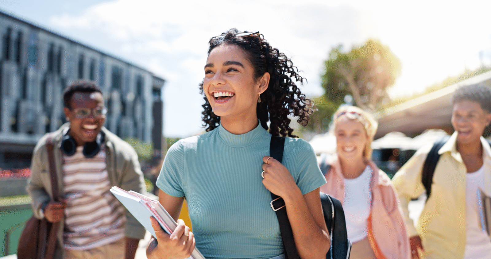Grupo multicultural de estudantes em programa de intercâmbio de línguas
